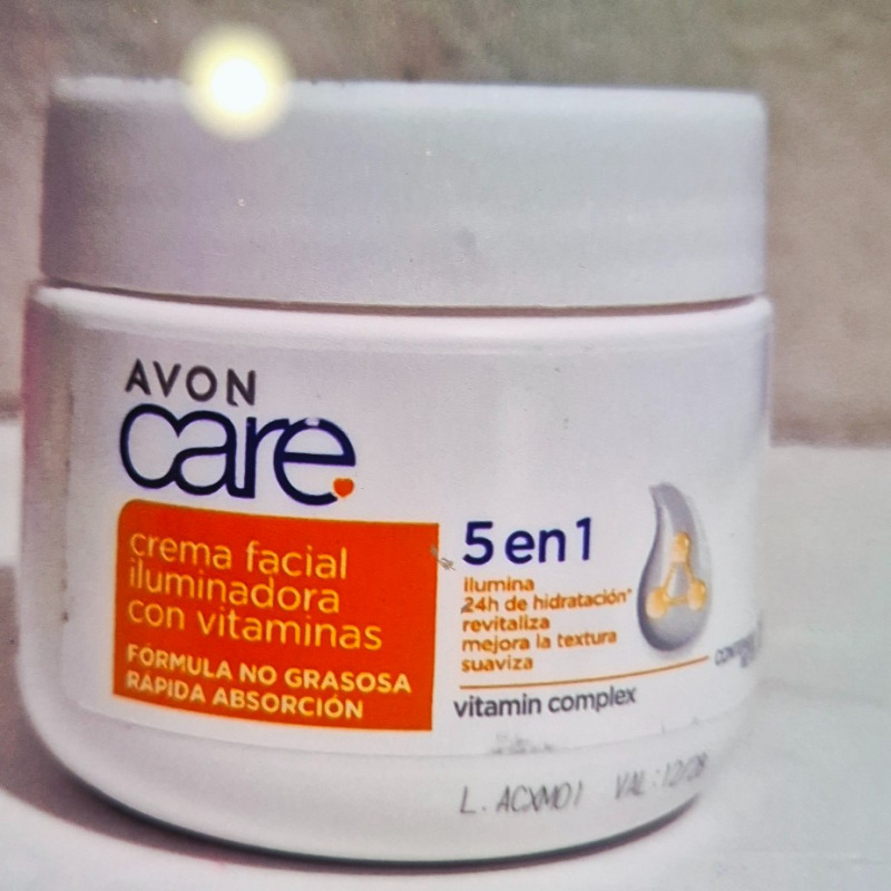 Crema facial iluminadora avon
