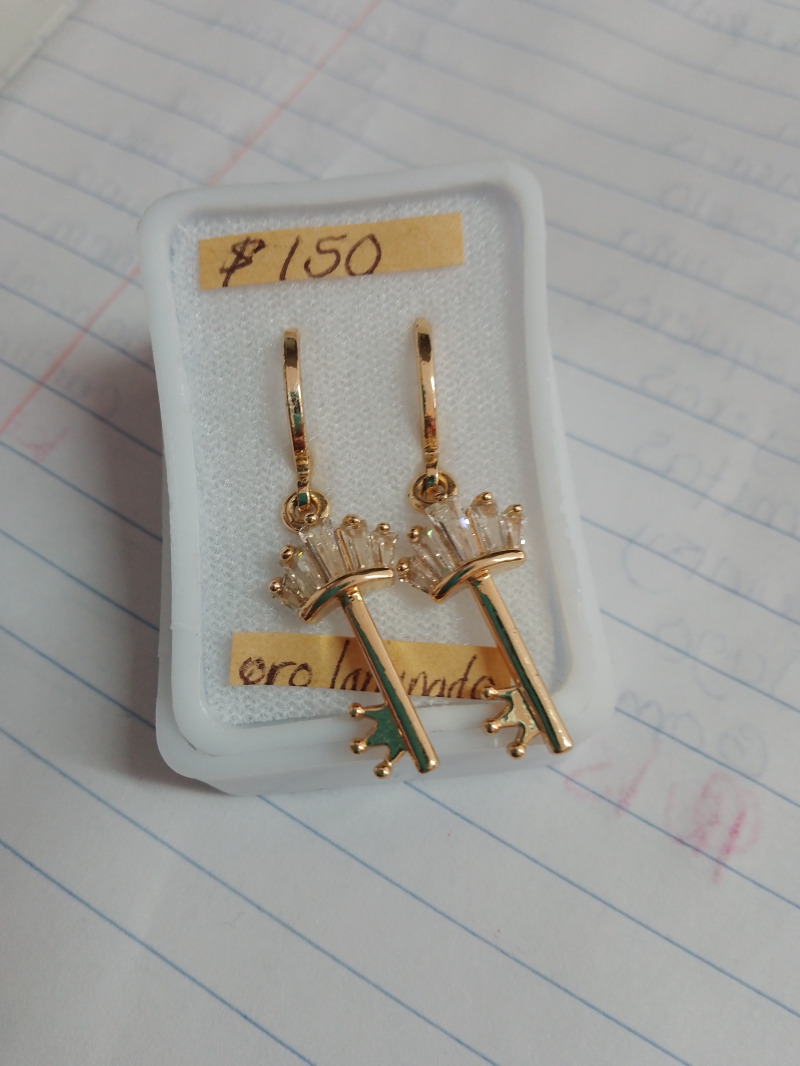 Aretes  llave oro laminado