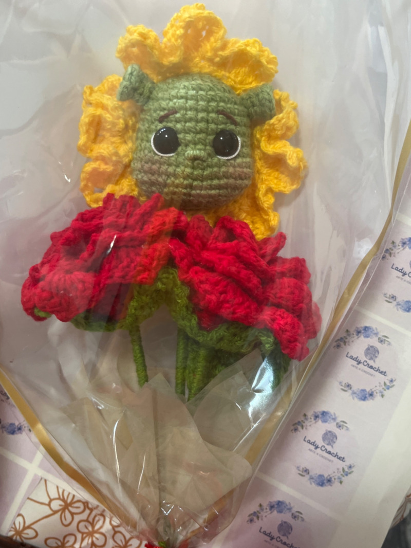 Ramo sherk con rosas rojas