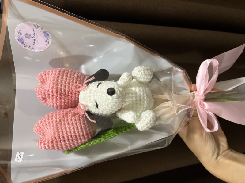Ramo Snoopy Fifi con dos tulipanes