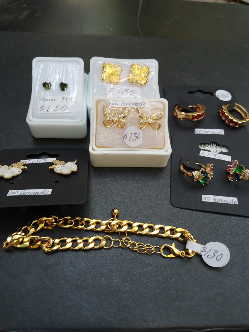 Corazón, trébol, mariposa, arracada,Huggies,pulsera