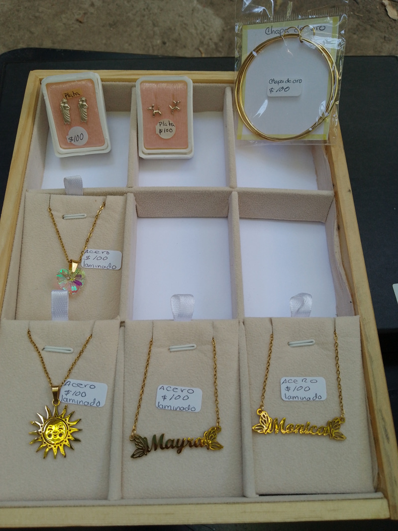 Broquel, arracada,cadenas